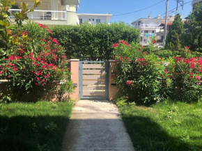 Renovated apartment with garden and parking space